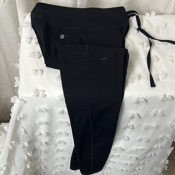 Figs Black Tapered Scrub Joggers - Picture 6 of 6